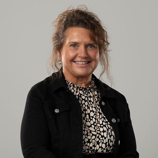 Chinneck Shaw - Lizzie Burt